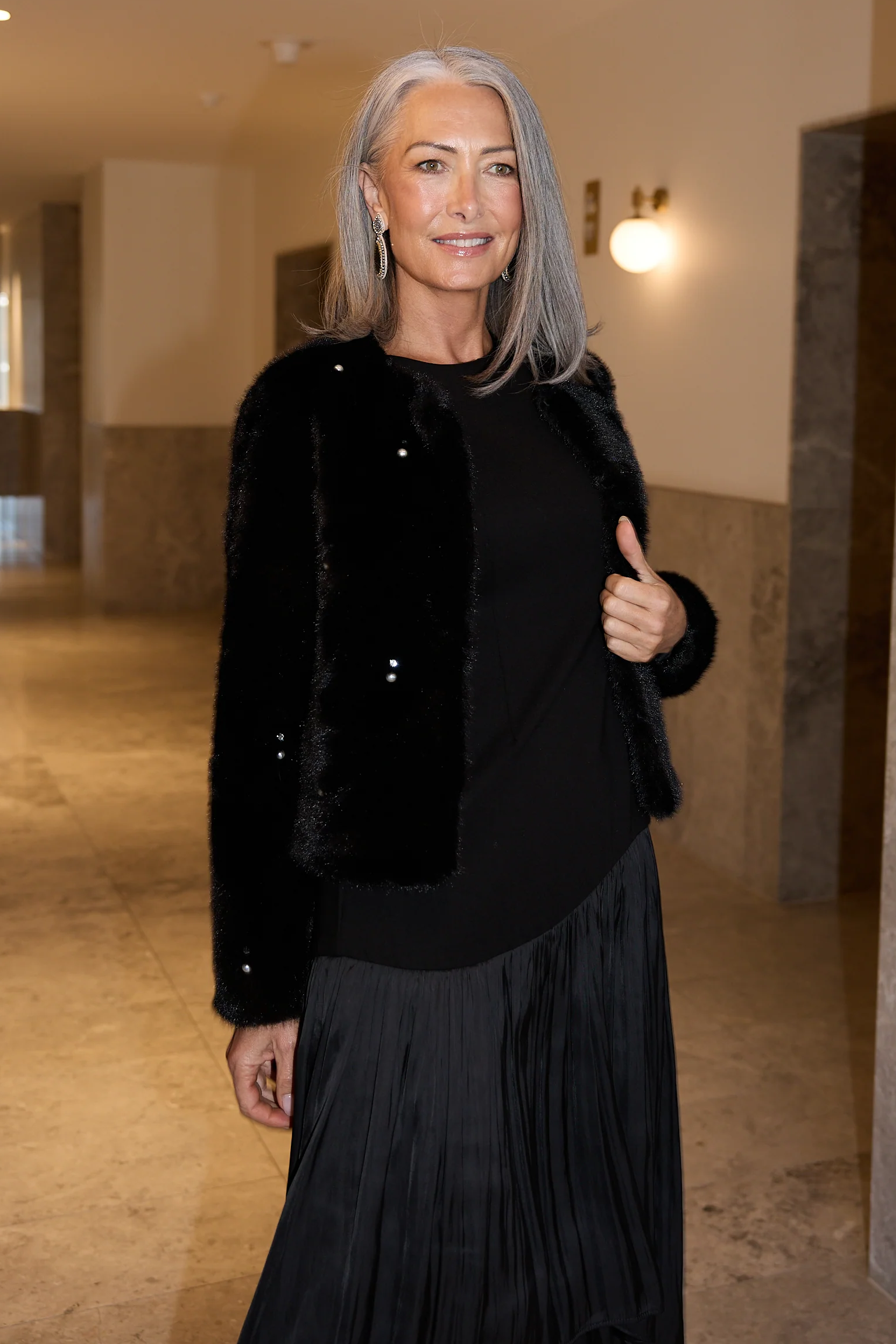 BT26101-1_Selina Fur Jacket_Black_Campaign_2.jpg