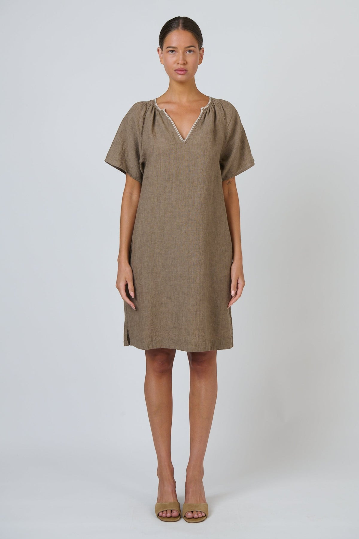 ELSHAM BOUTIQUE GA703 agate linen shift dress with V-neckline, contrast embroidery, and short sleeves on a model.