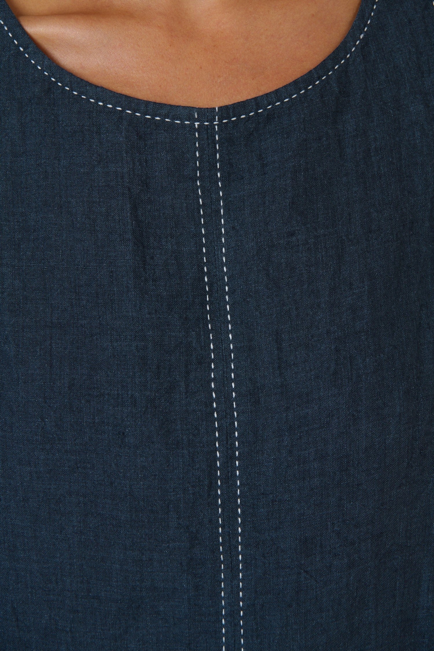ELSHAM BOUTIQUE GA716 sleeveless linen top in gunsmoke grey with white contrast stitching detail at the round neckline