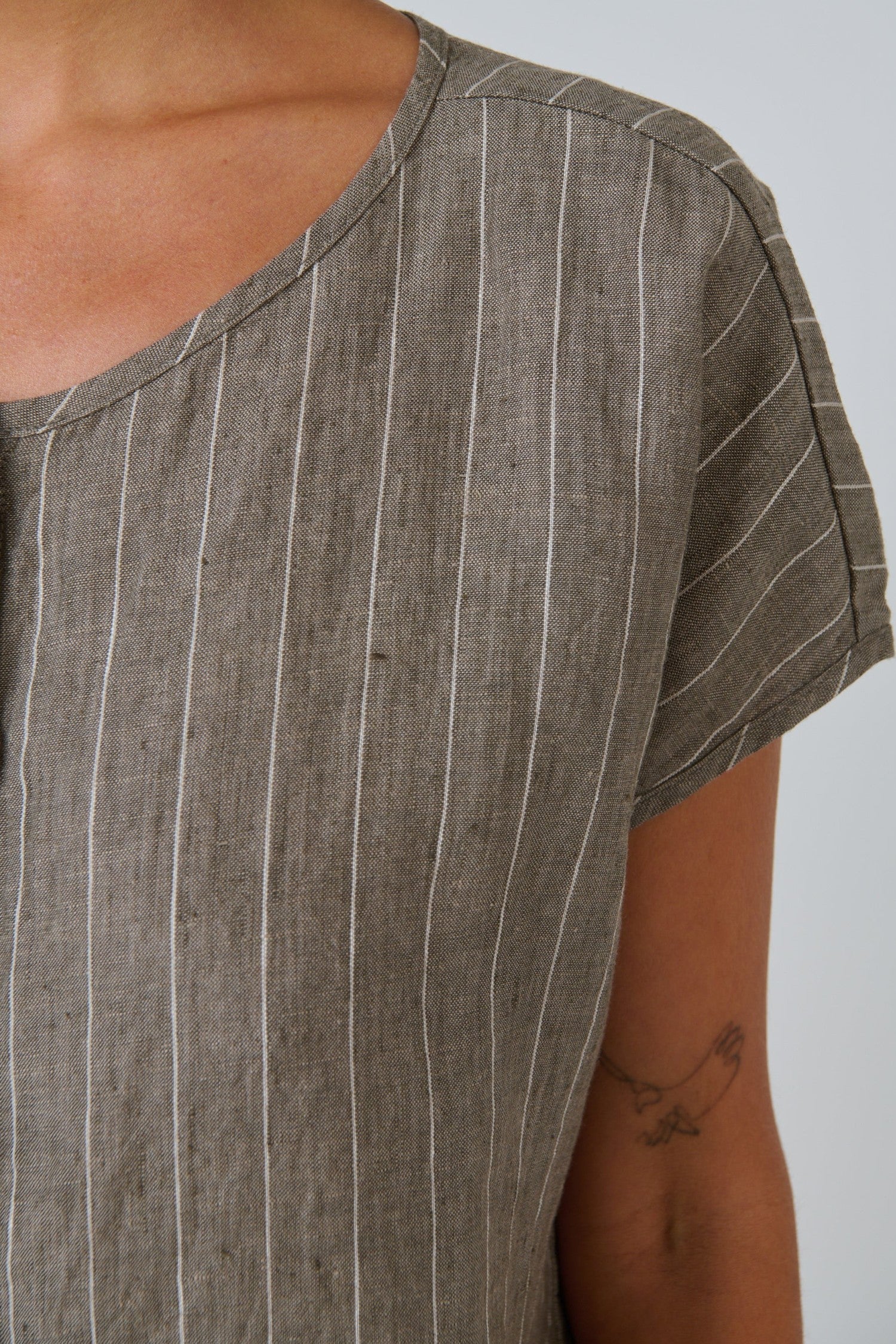 ELSHAM BOUTIQUE GA504 linen button down top in taupe with white vertical stripes, round neckline, and short sleeves.