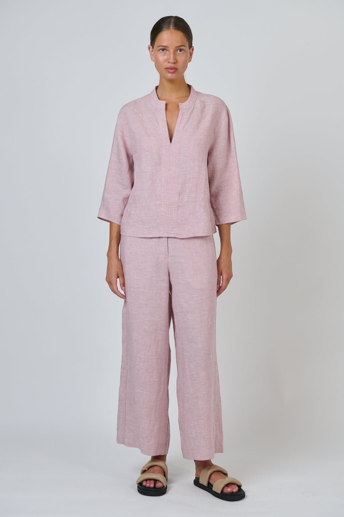 ELSHAM BOUTIQUE GA698 radish pink linen wide-leg trousers with elasticated waist and side pockets on a model