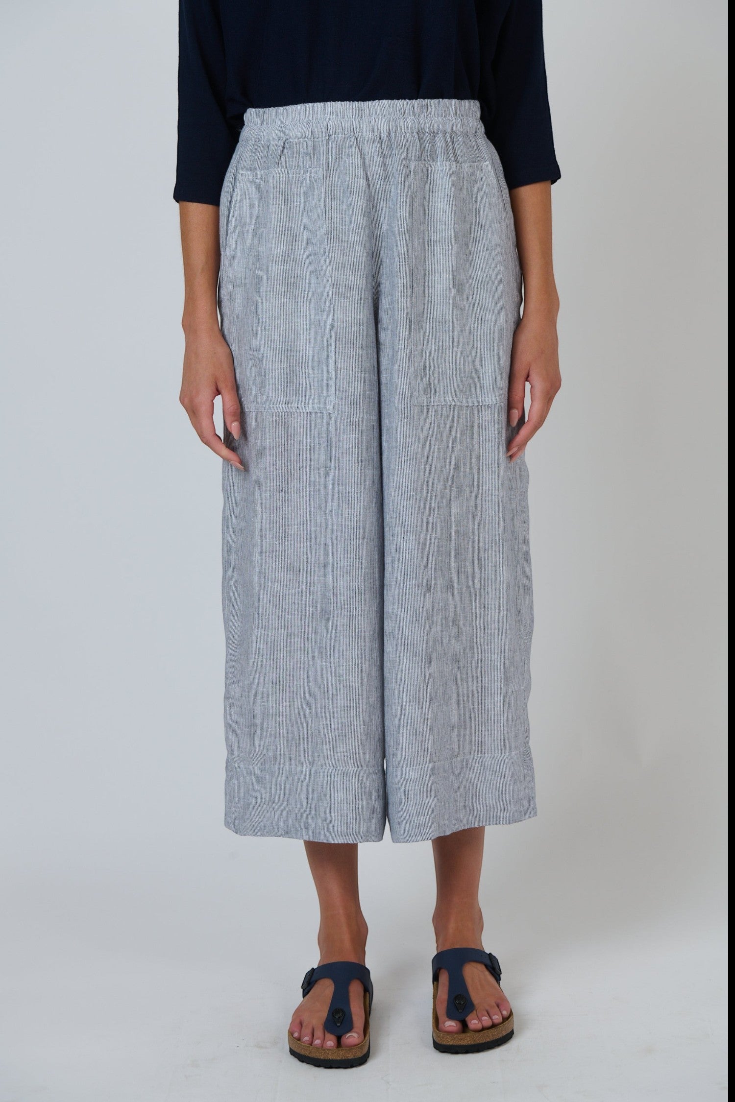 ELSHAM BOUTIQUE silver linen wide-leg cropped pants with an elasticated waistband and oversized front pockets.