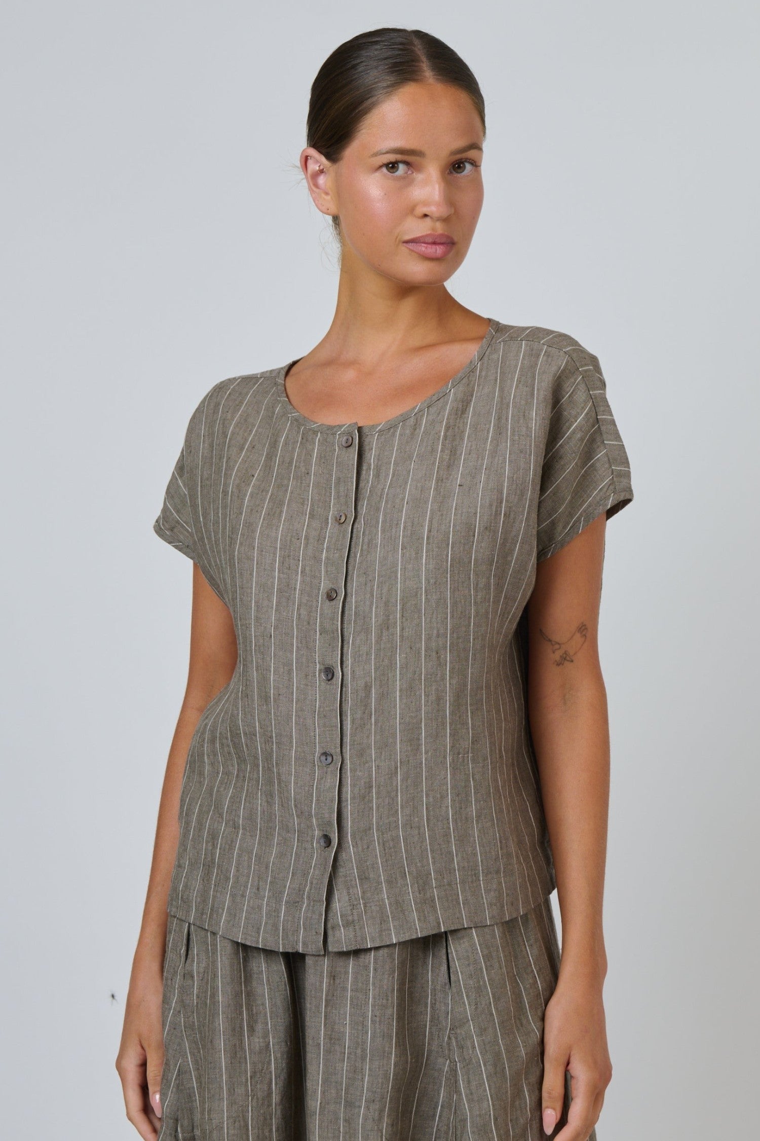 ELSHAM BOUTIQUE GA504 brown striped linen button down top with round neckline and short sleeves on a female model
