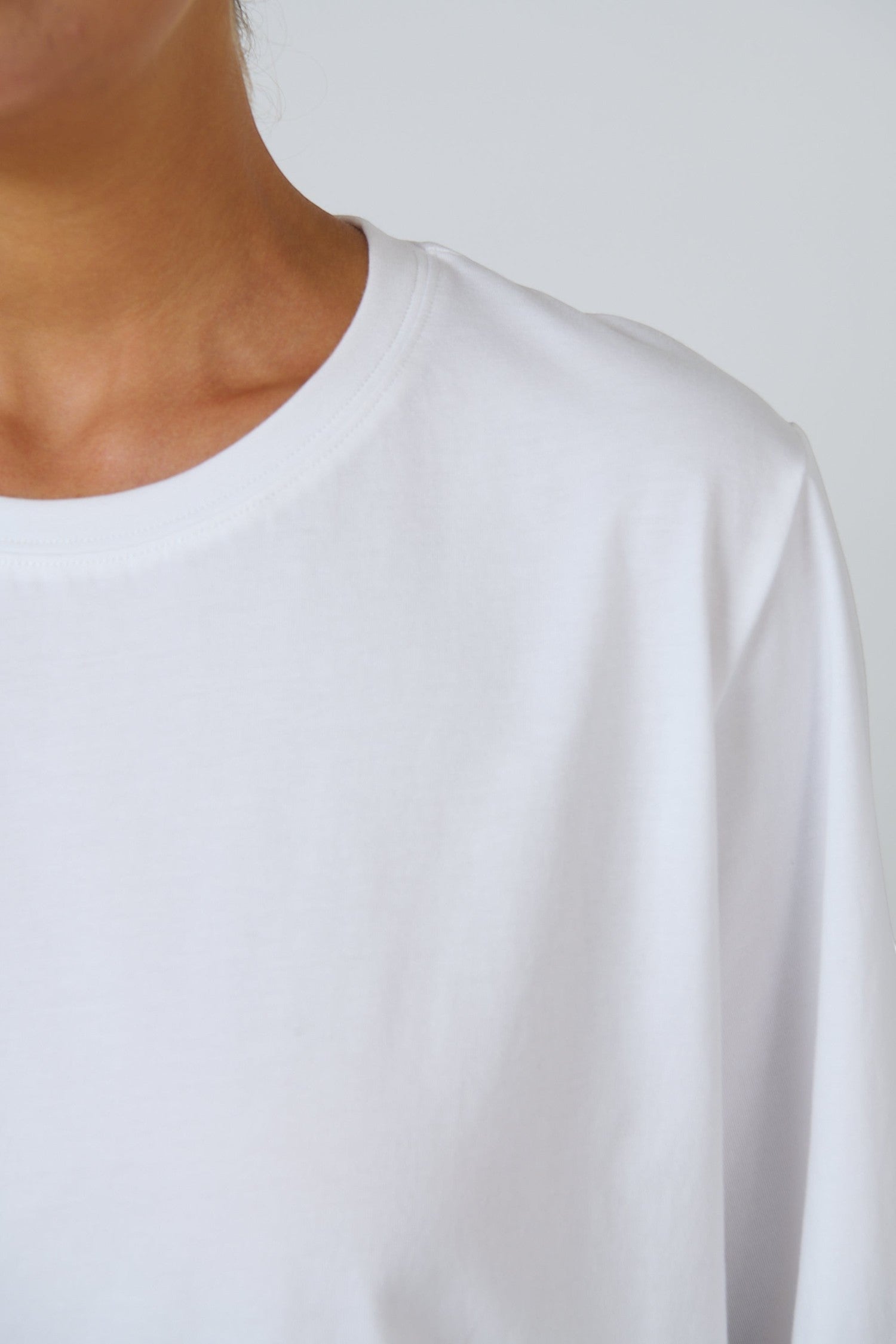 ELSHAM BOUTIQUE white cotton crew neck top with a relaxed boxy fit and drop shoulder sleeves