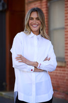 BT26004-1_Gemma Shirt_White Je T aime_Campaign_5.jpg