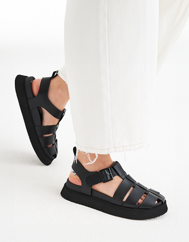 Acme Fisherman Sandal in Black Acme Fisherman Sandal in Black