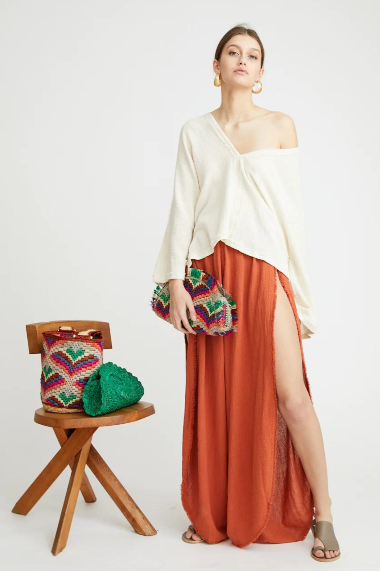 Sun Fringe Raffia Clutch in Pop Sun Fringe Raffia Clutch in Pop