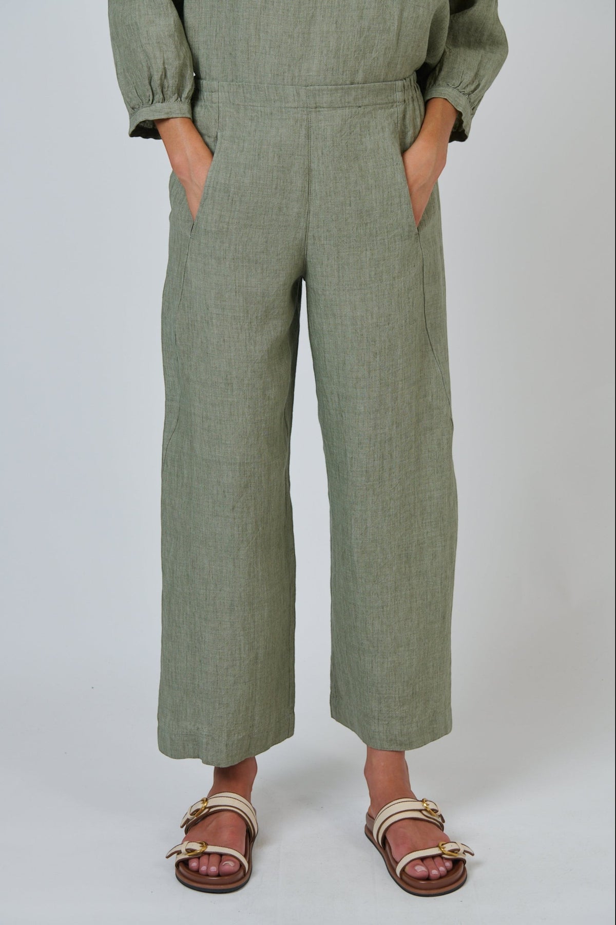 ELSHAM BOUTIQUE GA398 wide-leg linen trousers in artichoke green with front pockets and a flat waistband