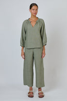 ELSHAM BOUTIQUE GA398 wide-leg linen trousers in artichoke green with flat front and gathered back waistband