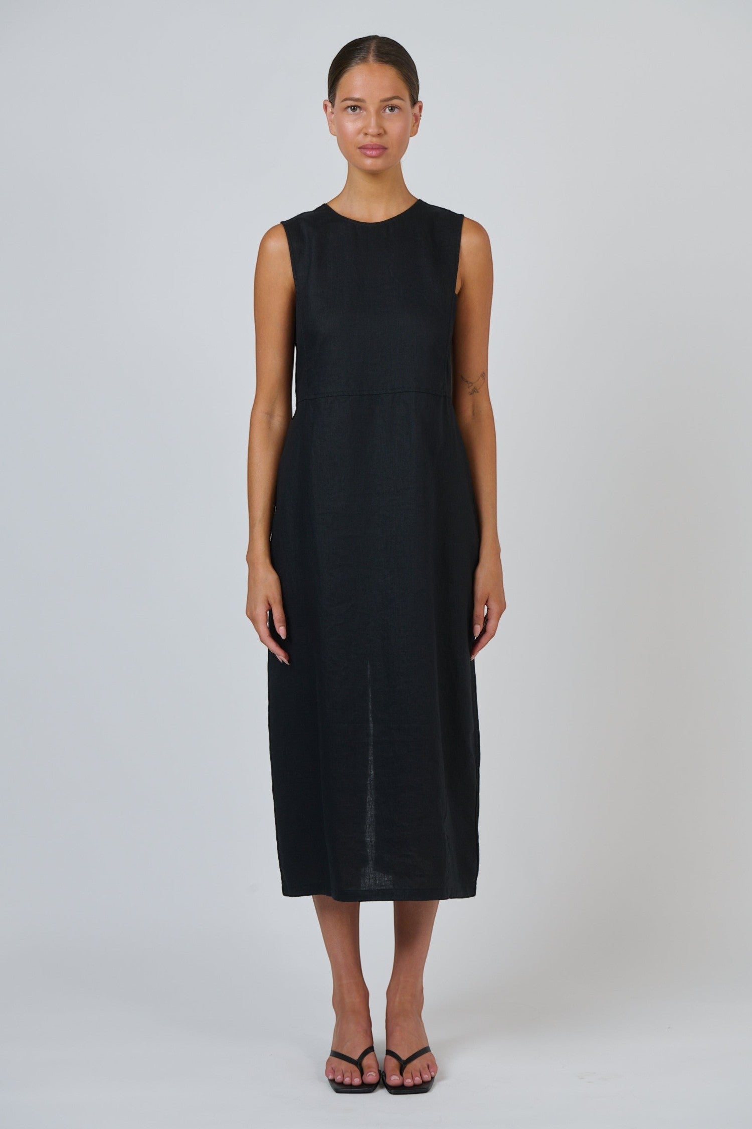 ELSHAM BOUTIQUE GA735 black sleeveless midi dress in 100% linen with a round neckline and fitted bodice