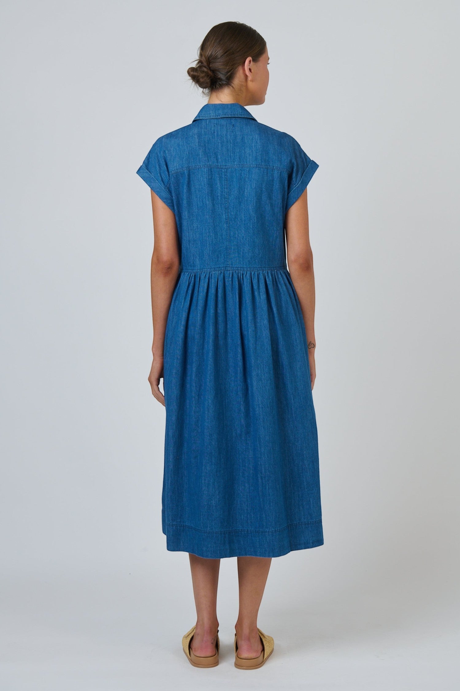 Back view of ELSHAM BOUTIQUE GA738 blue chambray midi shirt dress with cap sleeves and gathered waist on a model