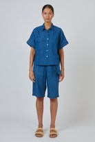 ELSHAM BOUTIQUE GA723 boxy chambray linen shirt with cuffed short sleeves and patch pockets on a model