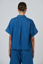 Back view of ELSHAM BOUTIQUE GA723 boxy chambray linen shirt with cuffed short sleeves and a back middle pleat.