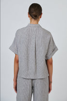 Back view of ELSHAM BOUTIQUE GA723 boxy linen shirt in grey pinstripe with cuffed short sleeves and back pleat