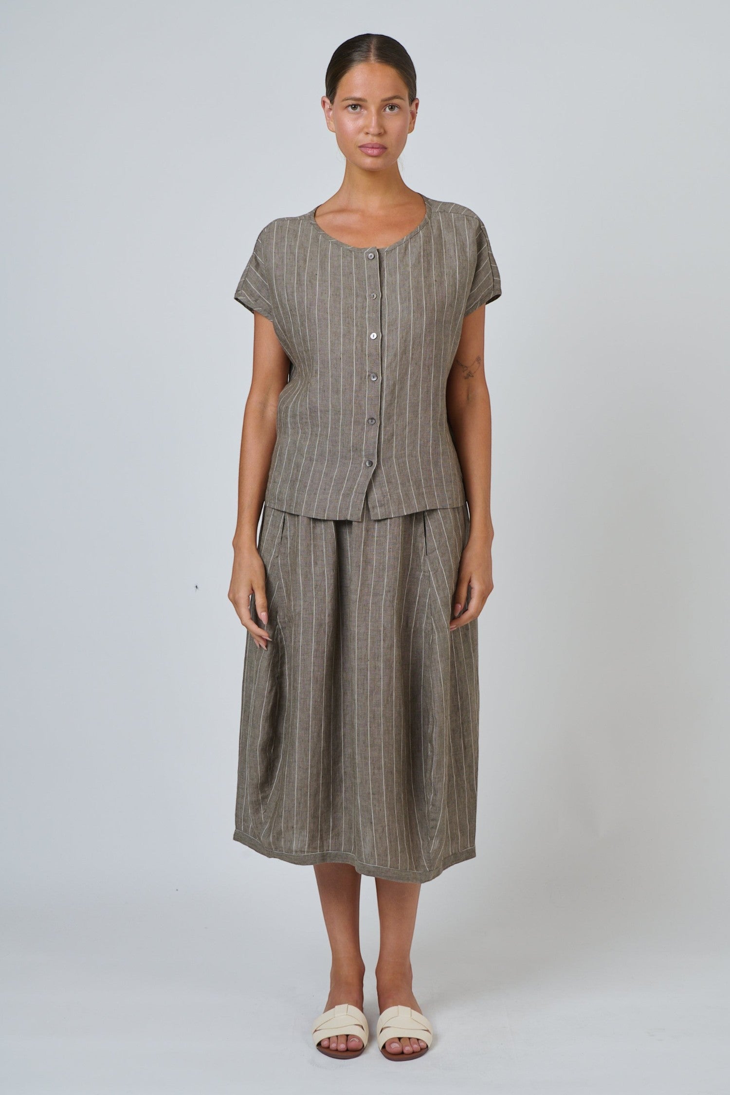 ELSHAM BOUTIQUE GA504 brown striped linen button down top with round neckline and short sleeves worn with matching skirt