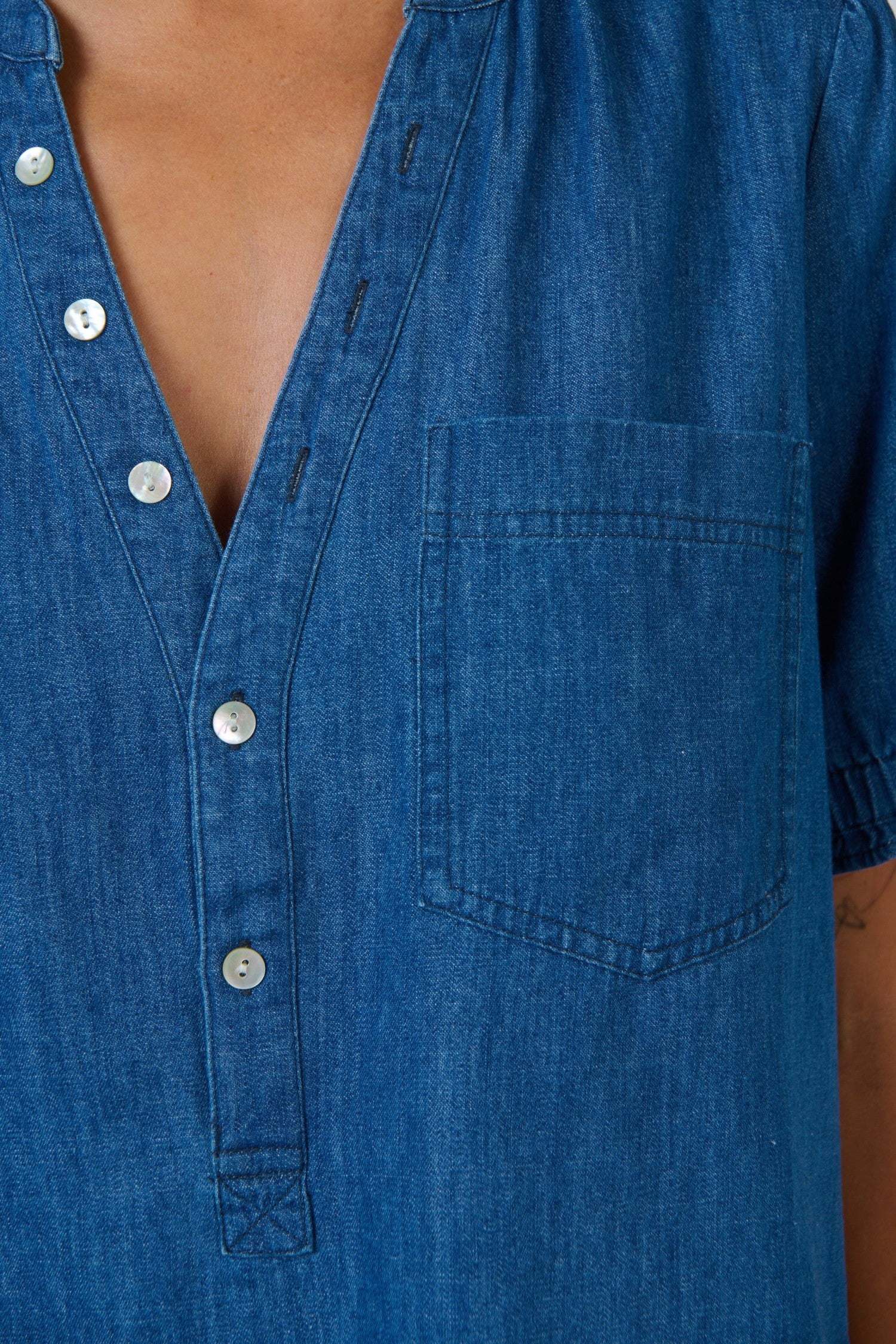 ELSHAM BOUTIQUE GA693 chambray linen blouse featuring a V-neck, button placket, and chest pocket in blue denim.