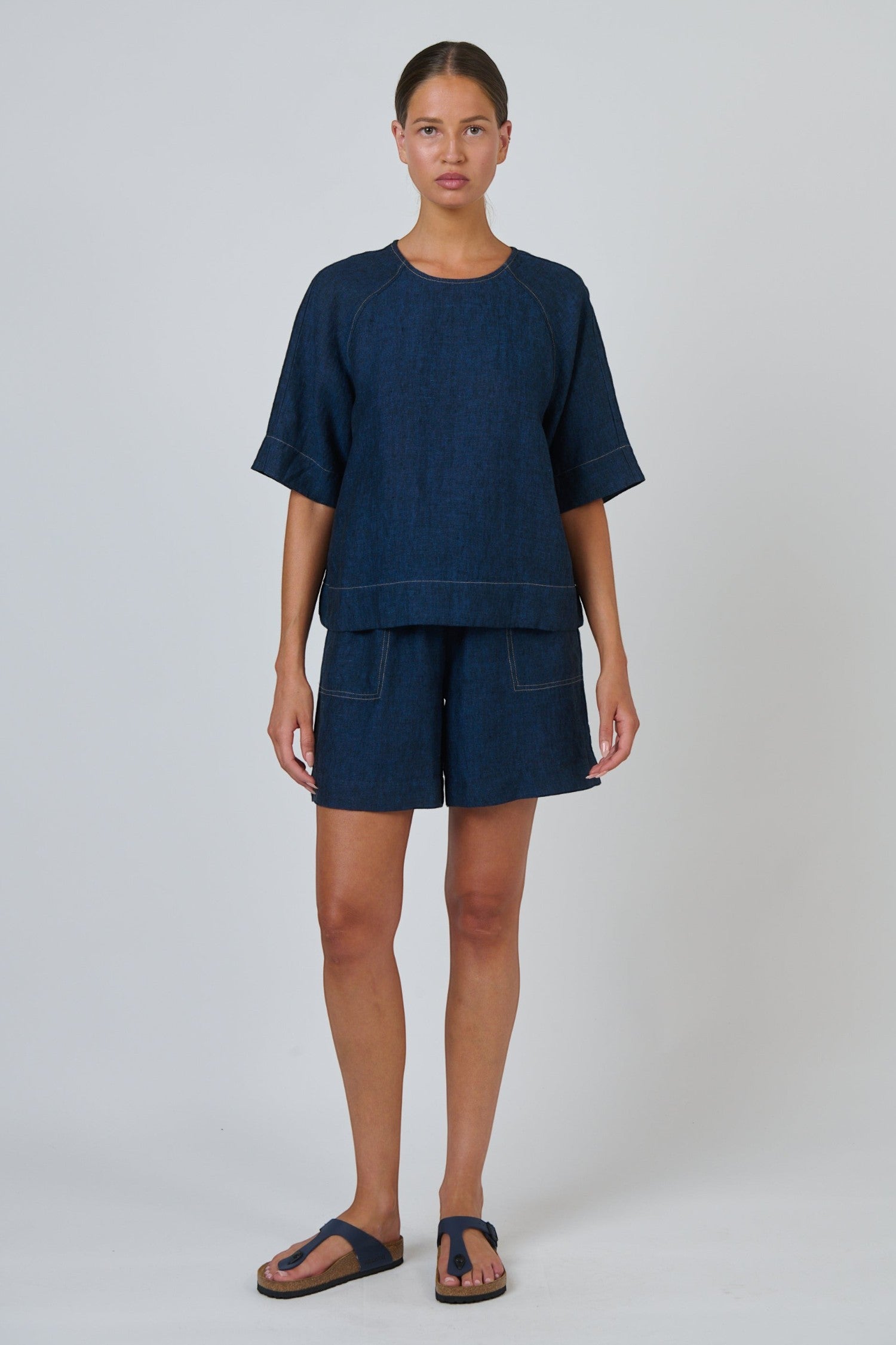 ELSHAM BOUTIQUE GA721 linen top in eclipse blue with a boxy fit, round neckline, and elbow-length sleeves.