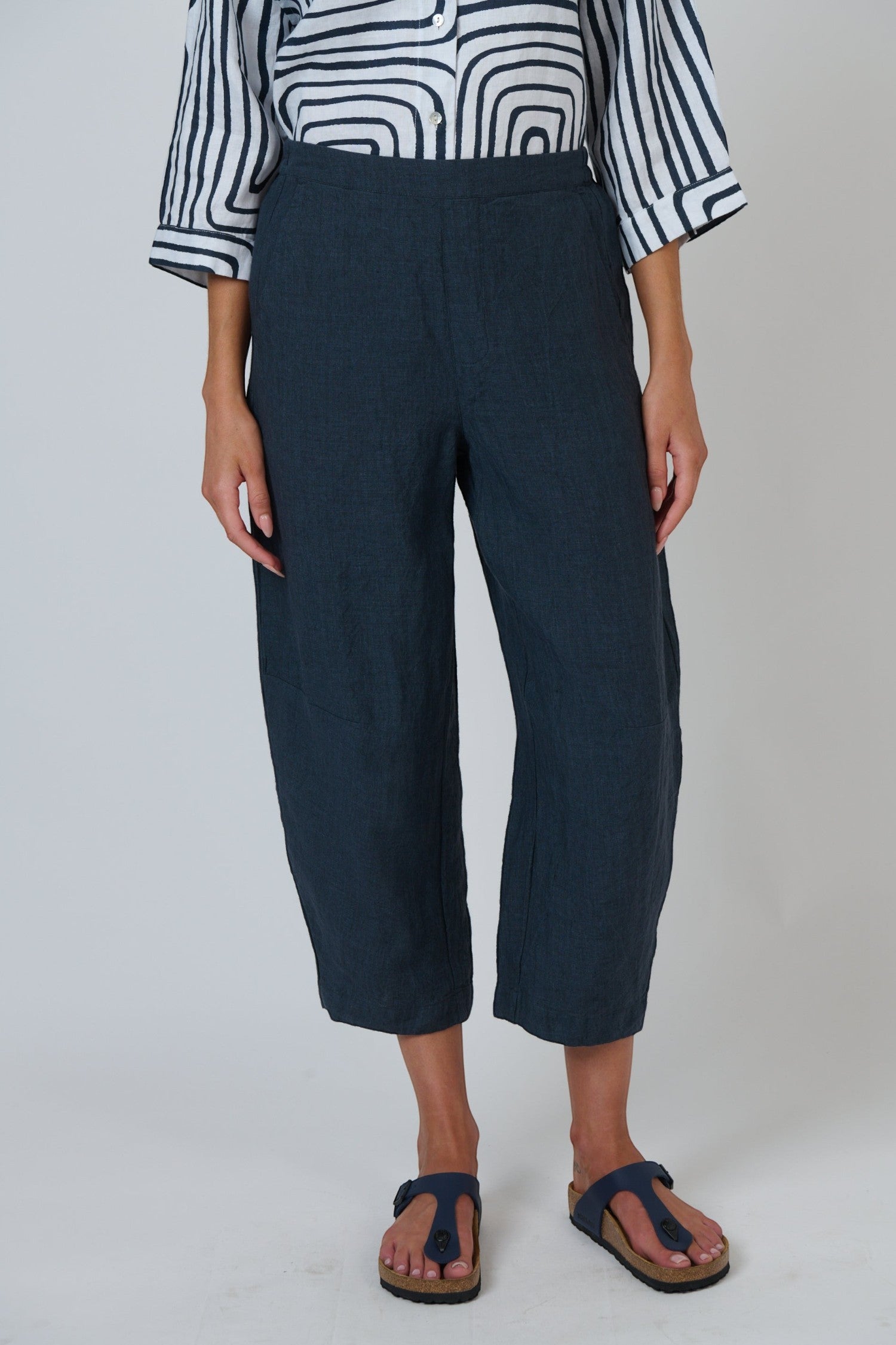 ELSHAM BOUTIQUE gunsmoke grey cropped linen tapered pants with elasticated waistband and side pockets on a model