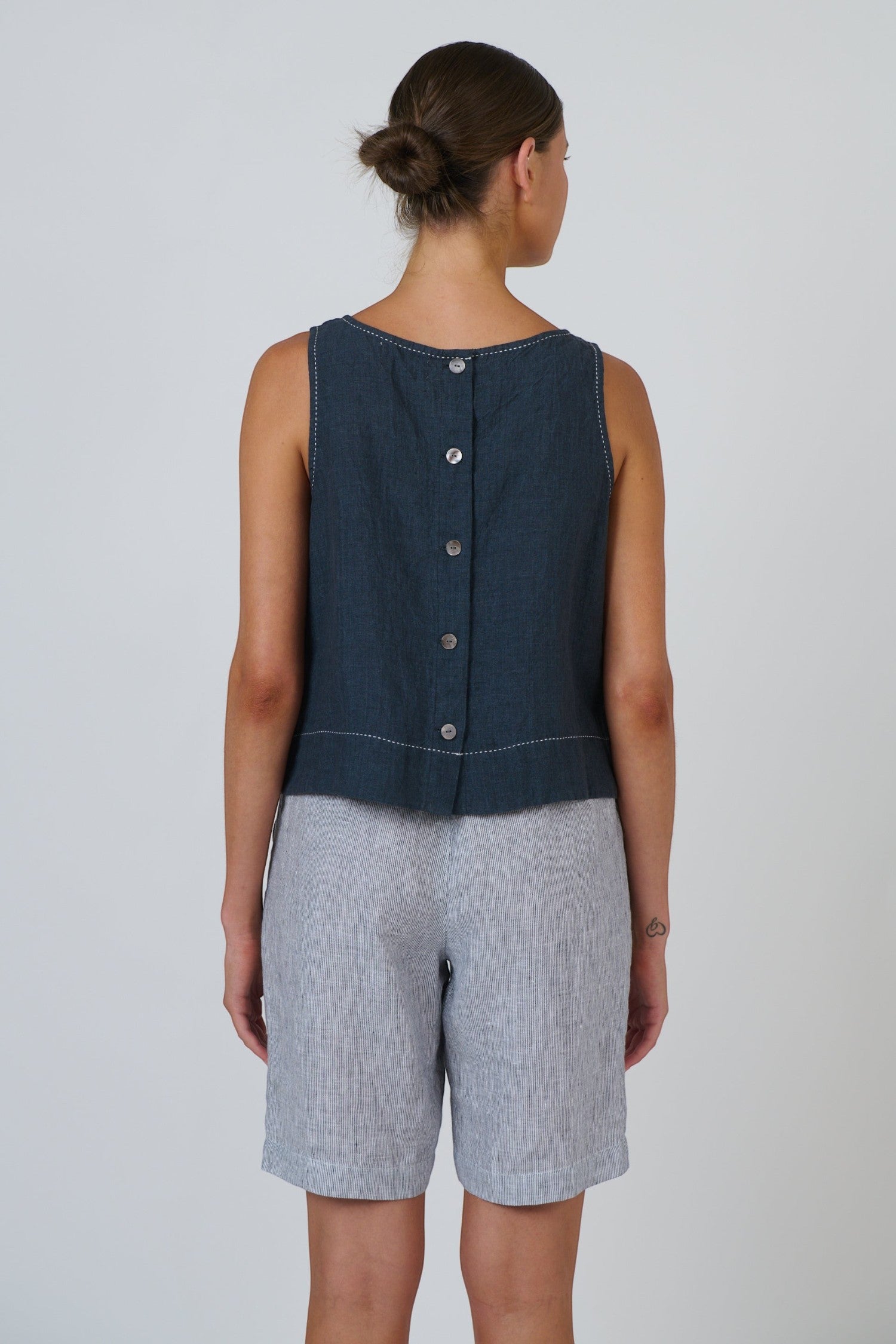 ELSHAM BOUTIQUE sleeveless linen top in gunsmoke grey with a round neckline and back button closure, back view.