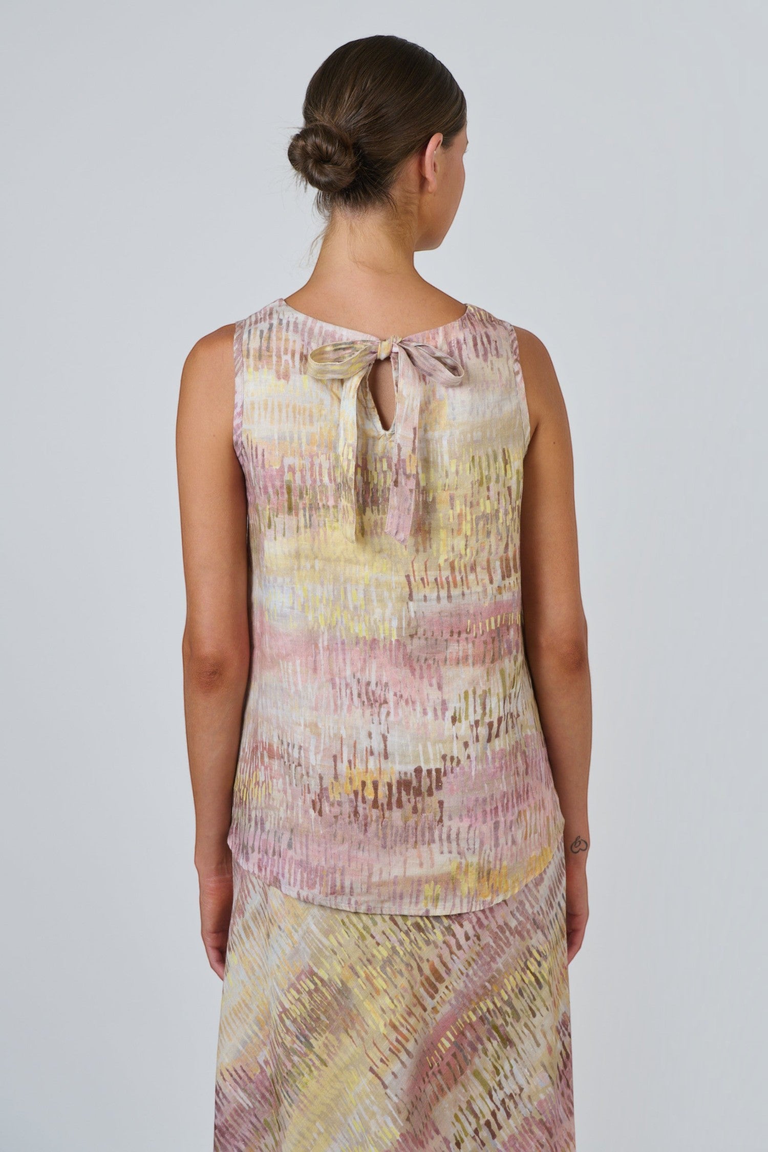 ELSHAM BOUTIQUE sleeveless linen top with a pastel abstract print and a charming ribbon tie back detail
