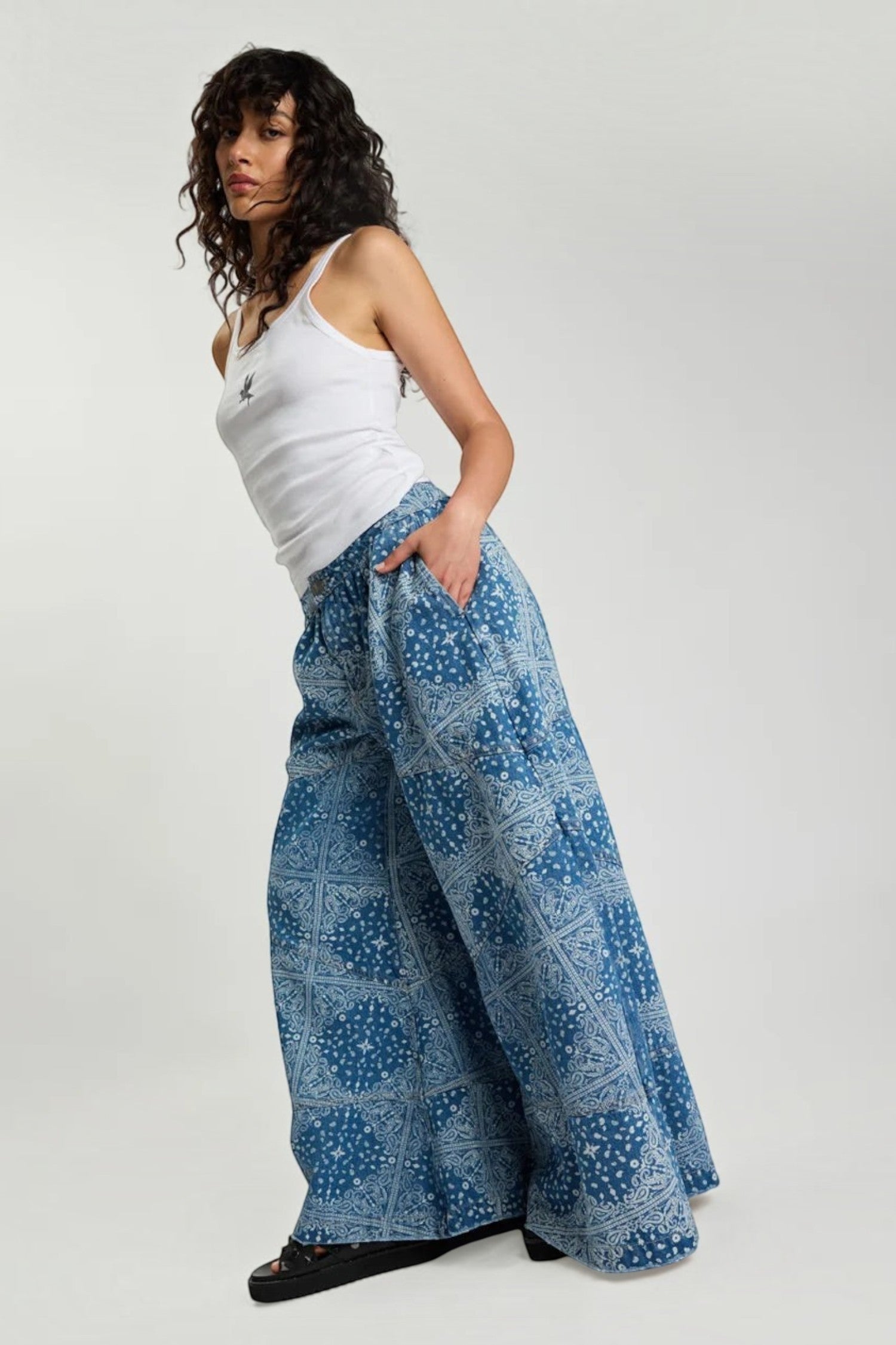 ELSHAM BOUTIQUE Daddios low waist super wide leg denim jeans in Aegean paisley blue with asymmetrical front seams