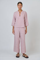 ELSHAM BOUTIQUE GA698 radish pink linen wide-leg trousers with elasticated waist and side pockets on a model