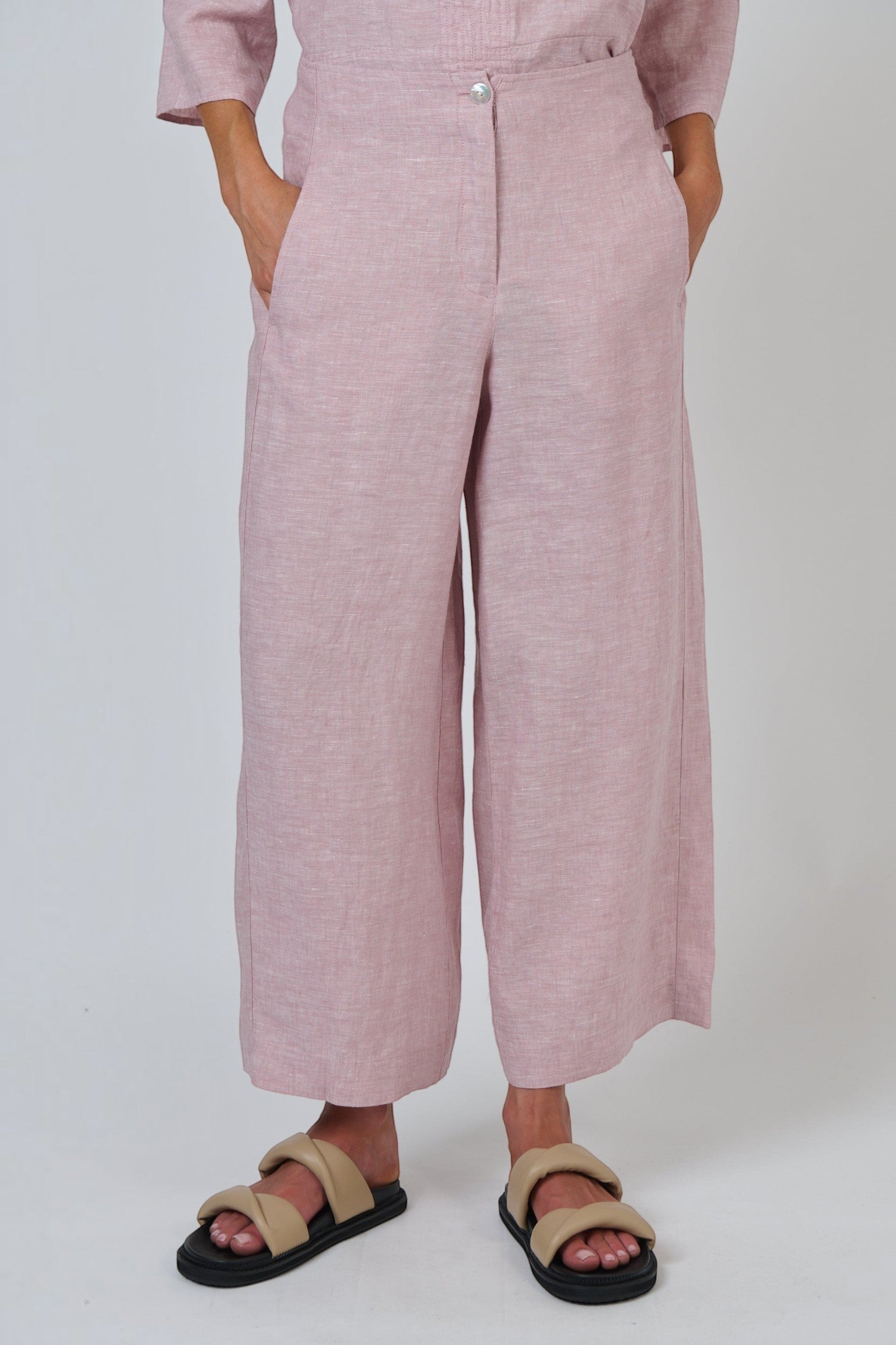 ELSHAM BOUTIQUE GA698 radish pink wide-leg linen trousers with side pockets and a cropped ankle length.