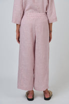 Back view of ELSHAM BOUTIQUE GA698 radish pink linen wide-leg trousers with an elasticated gathered waistband.