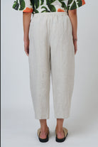 ELSHAM BOUTIQUE sand linen cropped tapered pants with an elasticated waistband and side pockets, back view.