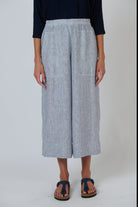ELSHAM BOUTIQUE silver linen wide-leg cropped pants with an elasticated waistband and oversized front pockets.