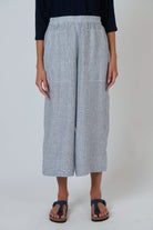 ELSHAM BOUTIQUE silver wide-leg cropped linen pants with an elasticated waistband and oversized front pockets.