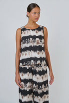 ELSHAM BOUTIQUE sleeveless cotton poplin top in black and white tie-dye print with a round neck and high-low hem.