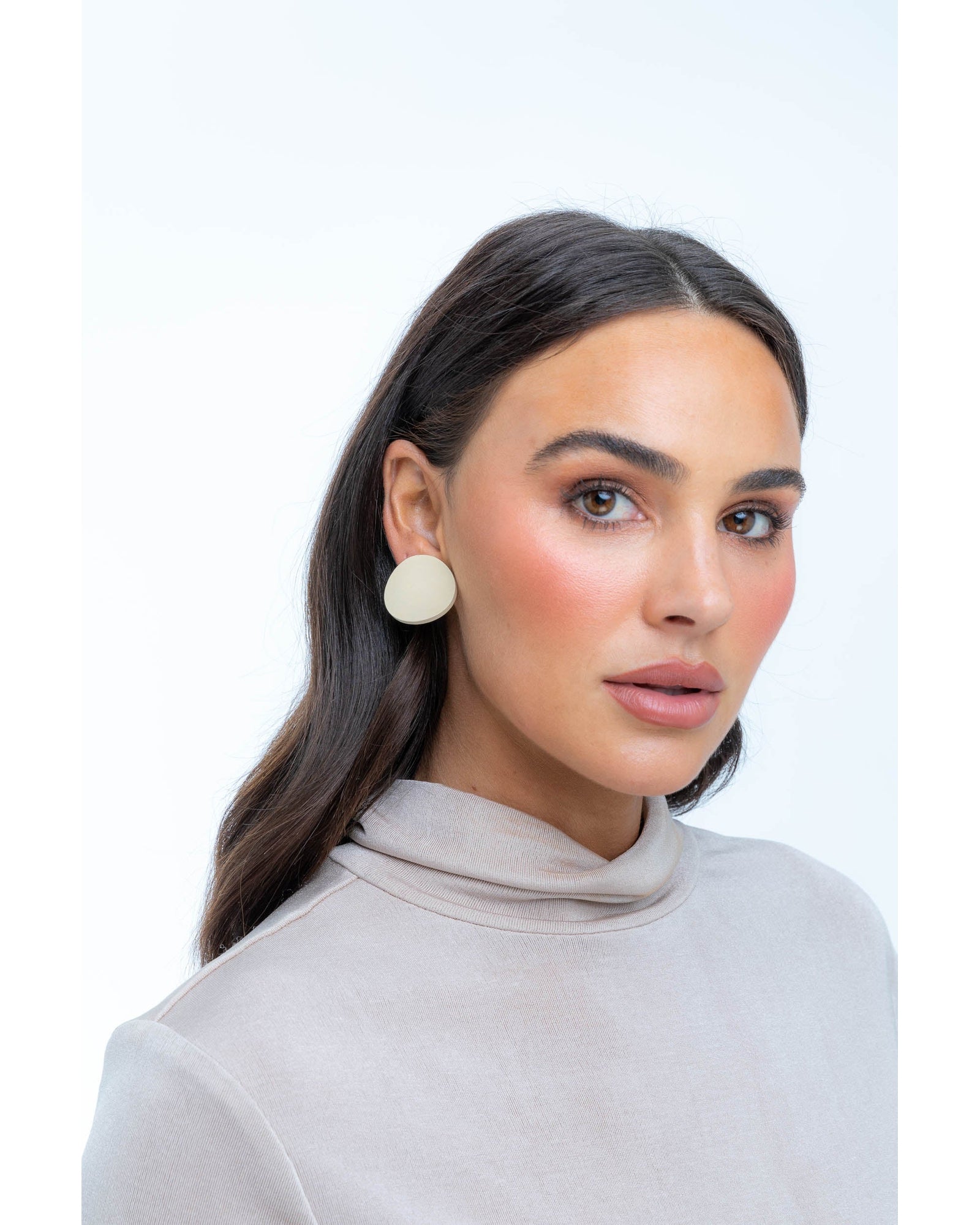 Spot The Dot Earrings in Ecru Spot The Dot Earrings in Ecru