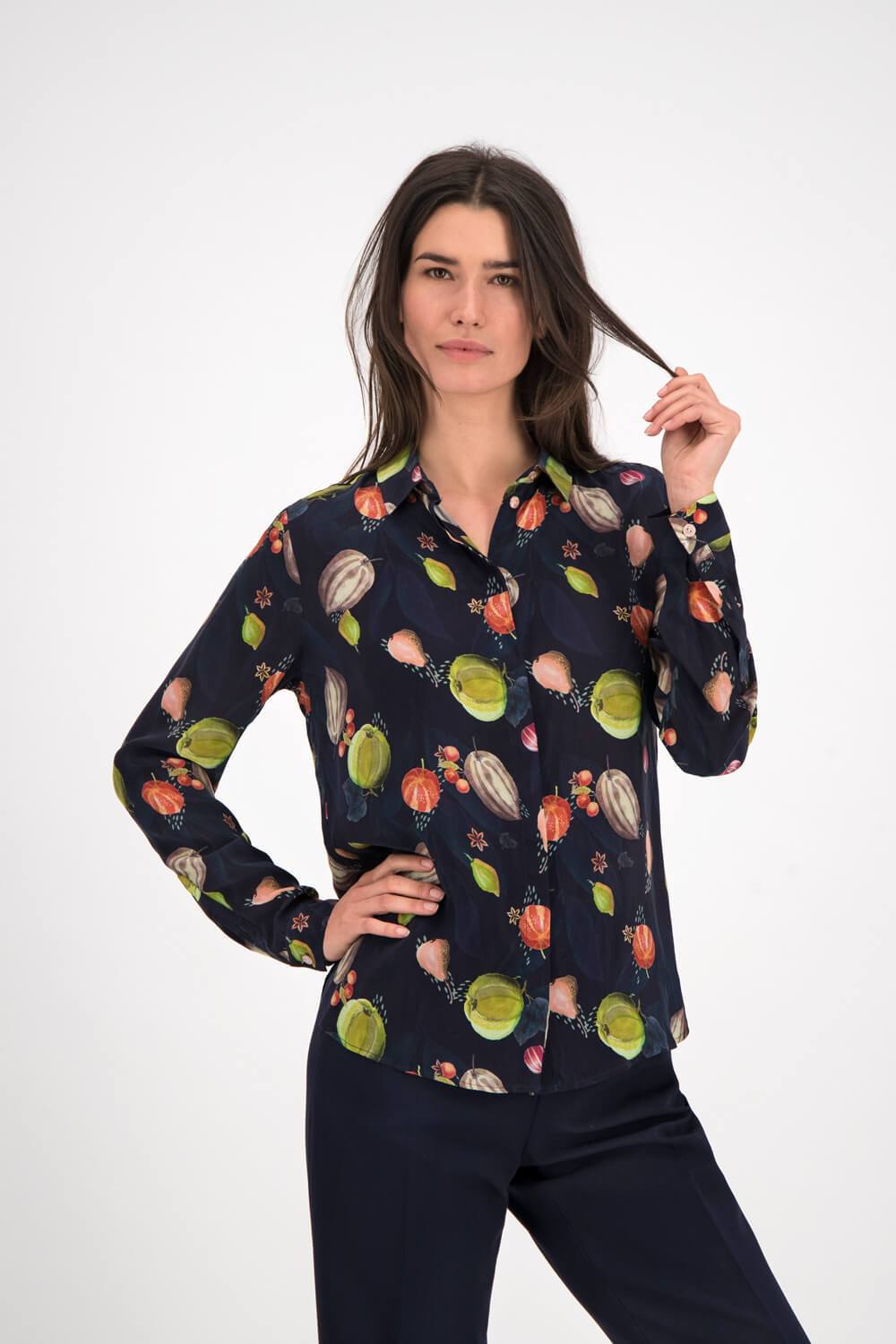 Blouse in Phantastic Fruits Blouse in Phantastic Fruits